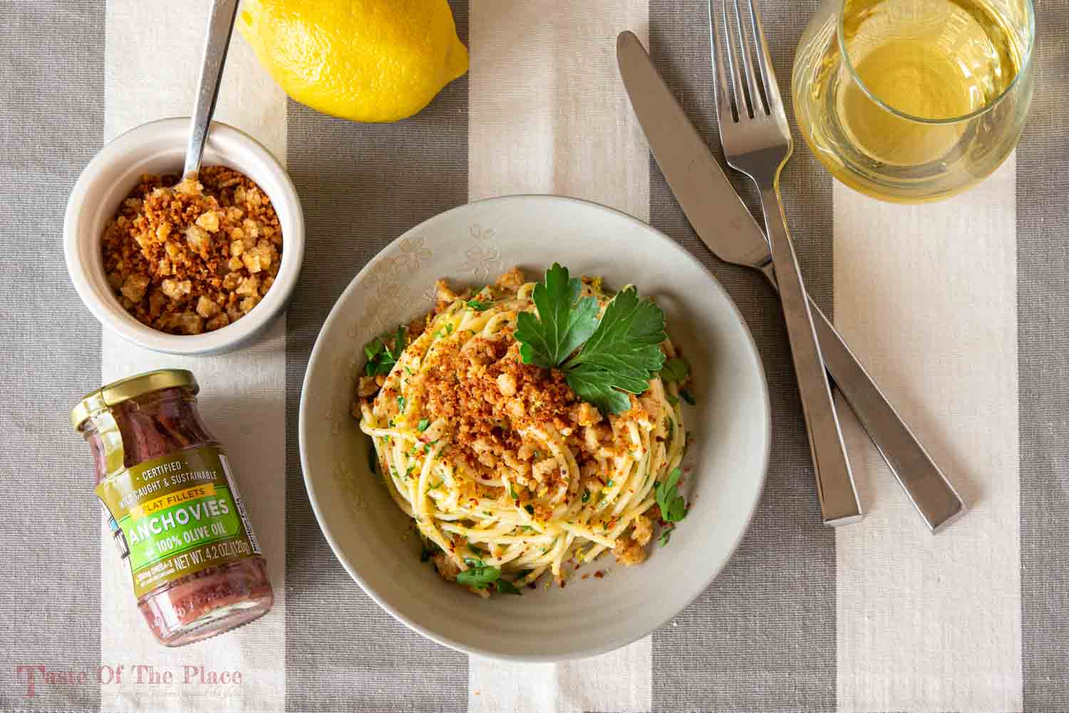Sicilian-style spaghetti with anchovies and breadcrumbs